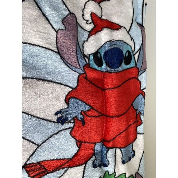 Disney Stitch Christmas Holiday Throw Blanket 50”x70” Wreath Santa Hat Scarf NEW - Picture 12 of 13